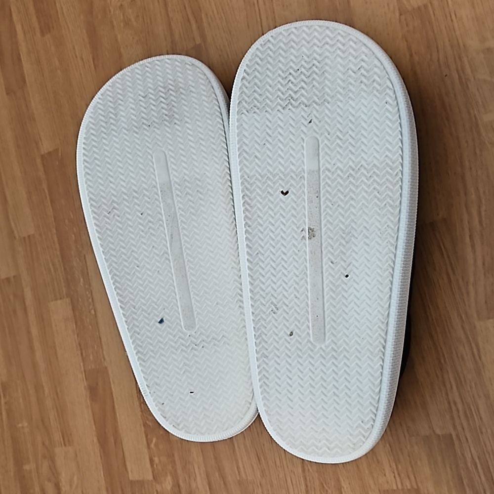 Slippers - Picture 5 of 11